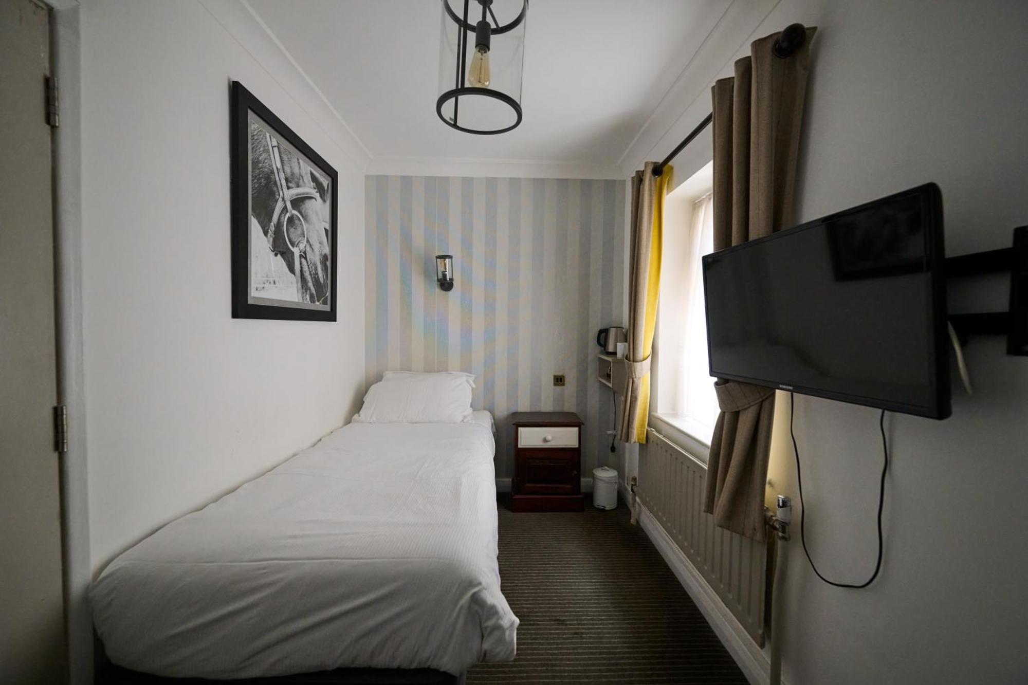 White Hart, Newmarket By Marston'S Inns Екстер'єр фото