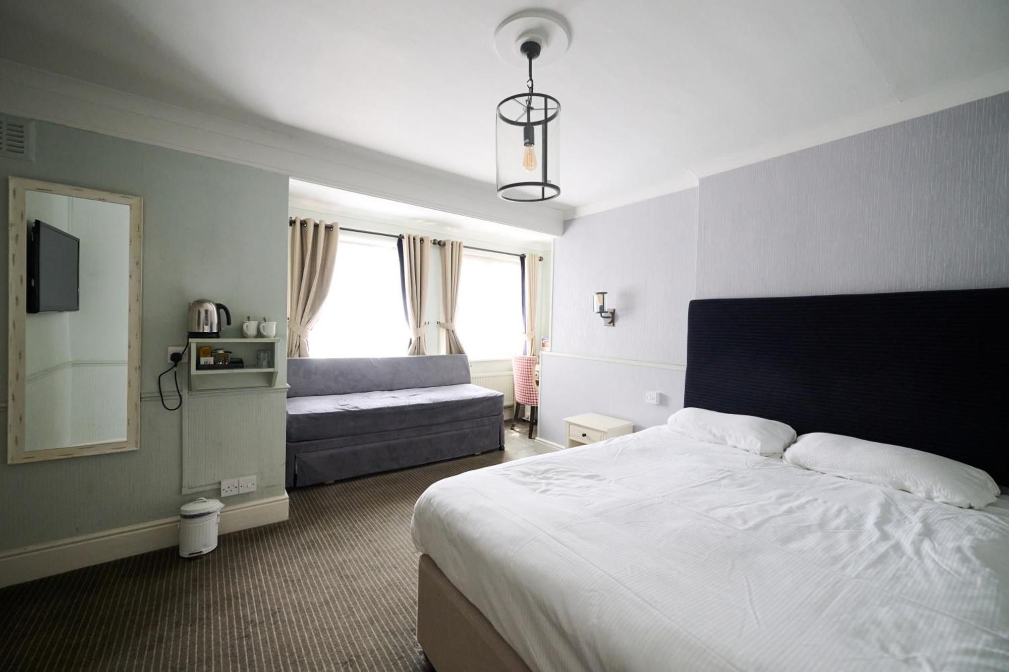 White Hart, Newmarket By Marston'S Inns Екстер'єр фото