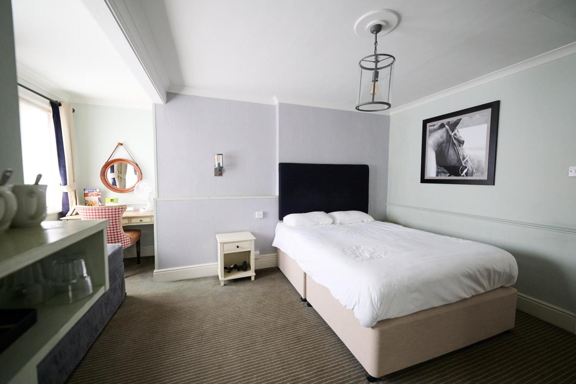 White Hart, Newmarket By Marston'S Inns Екстер'єр фото
