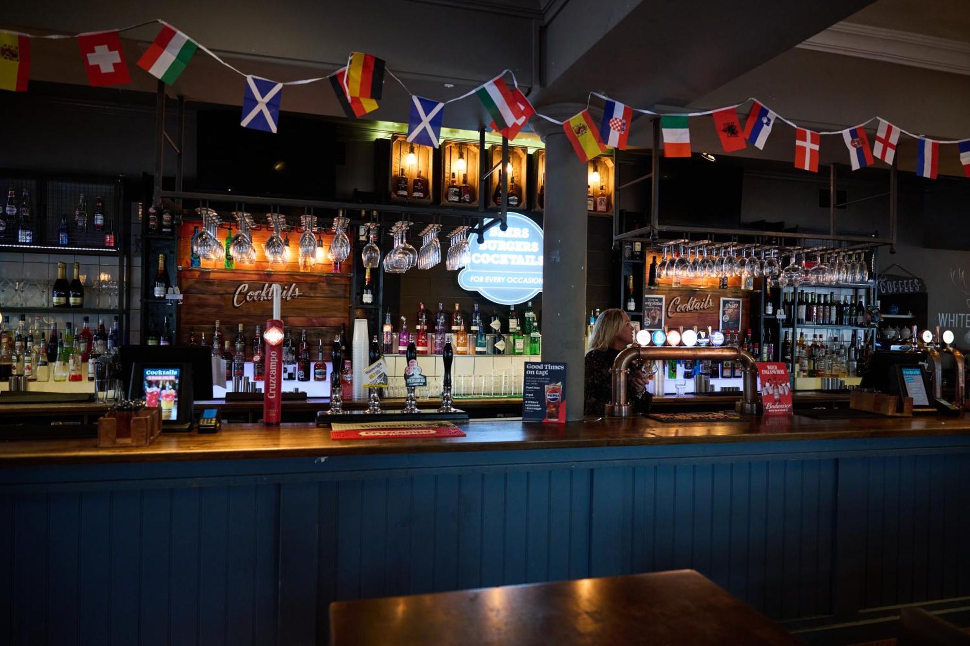 White Hart, Newmarket By Marston'S Inns Екстер'єр фото