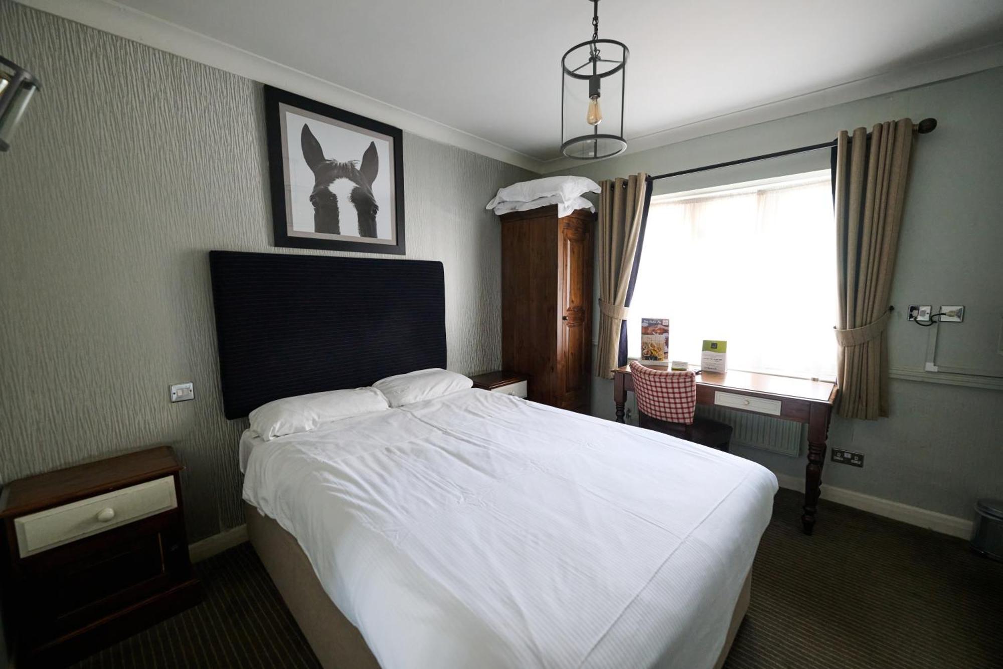 White Hart, Newmarket By Marston'S Inns Екстер'єр фото