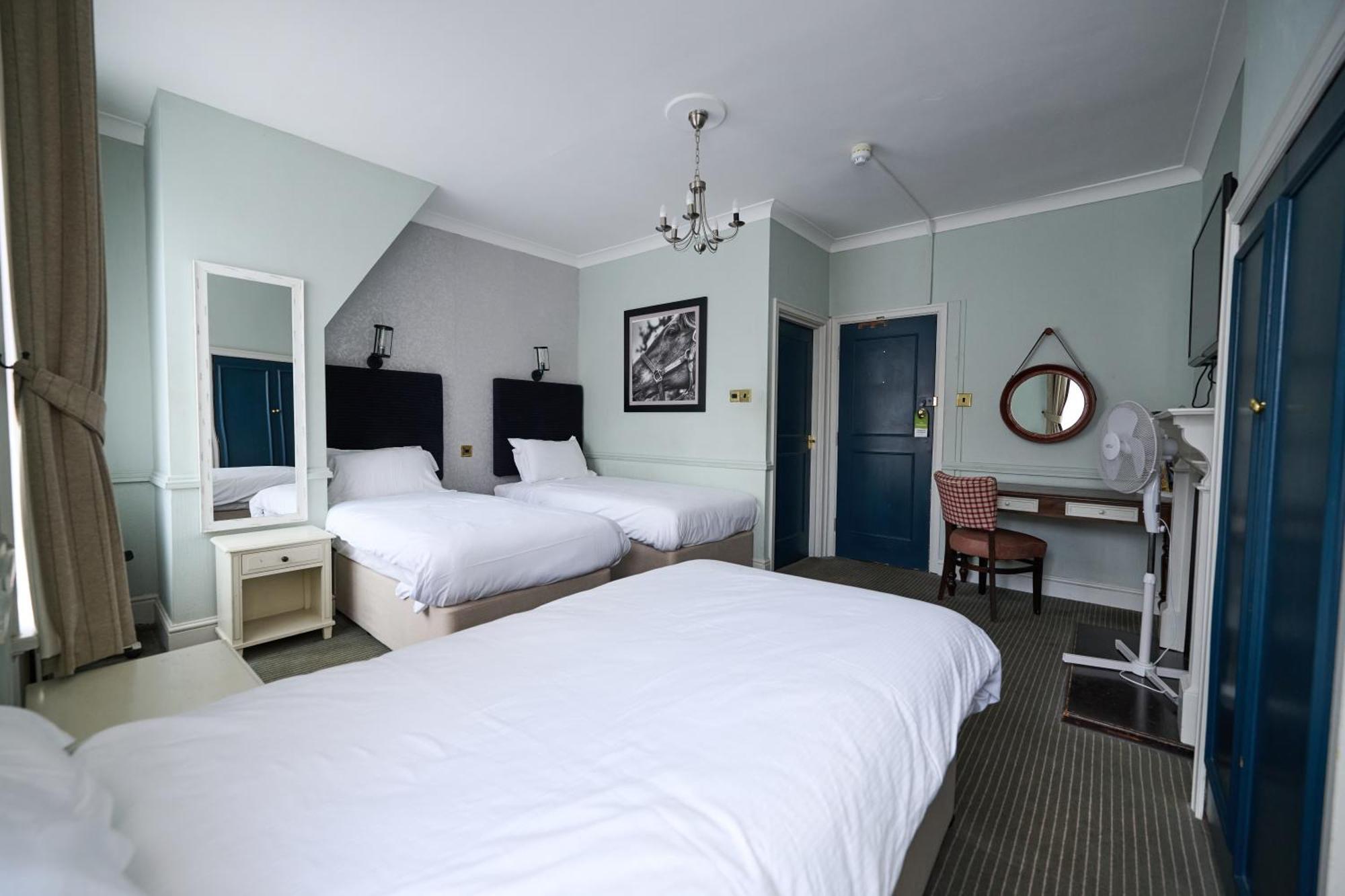 White Hart, Newmarket By Marston'S Inns Екстер'єр фото