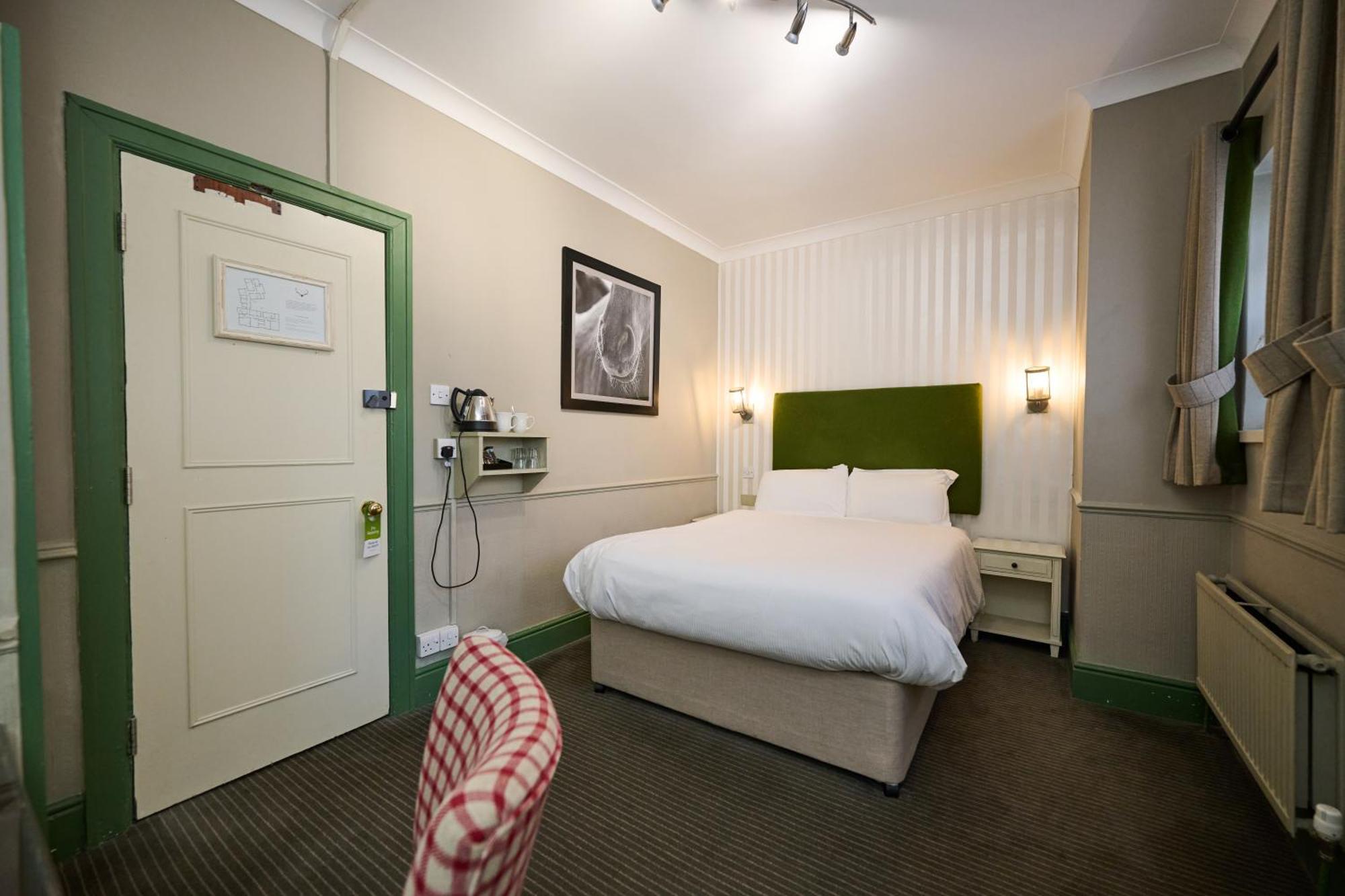 White Hart, Newmarket By Marston'S Inns Екстер'єр фото