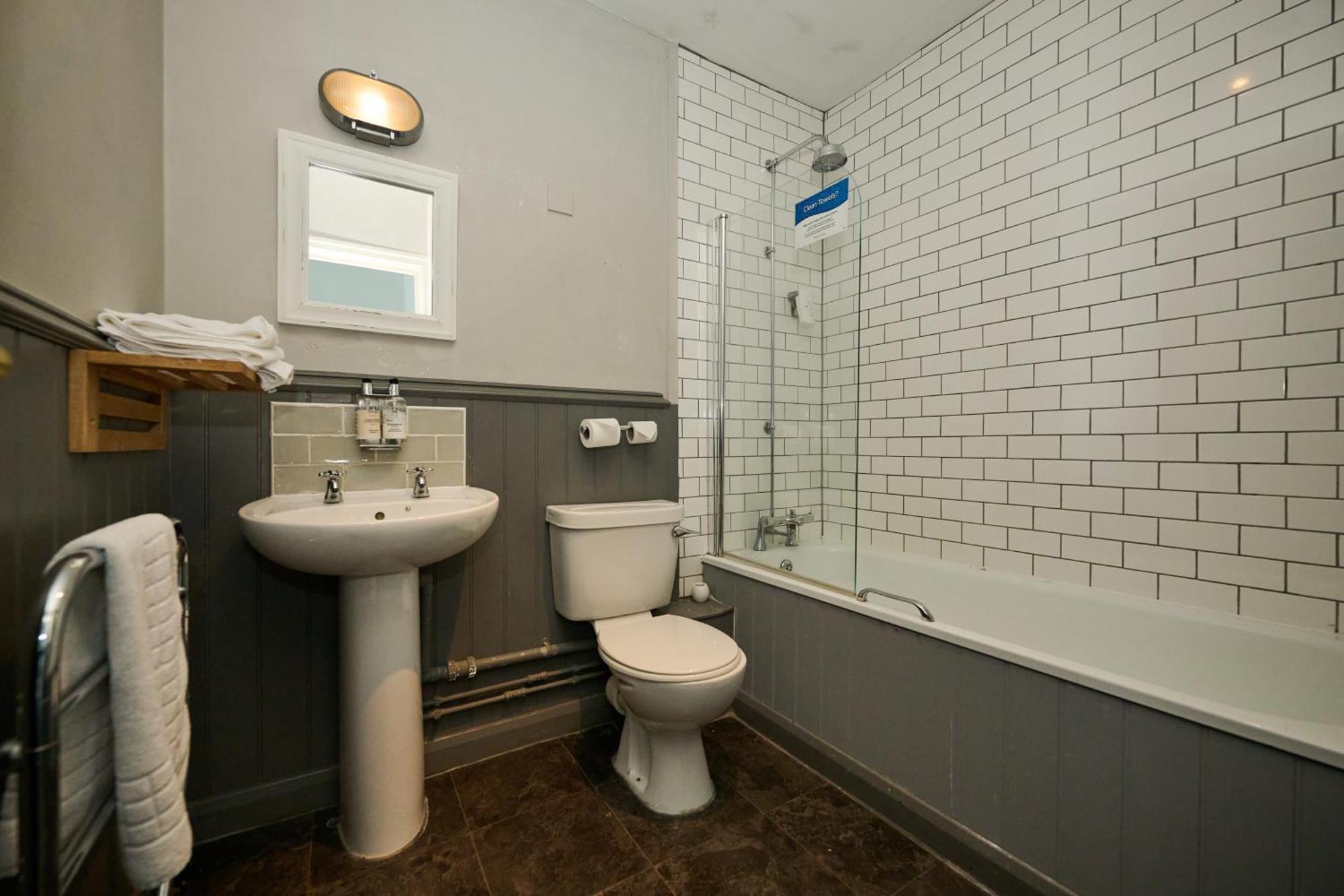 White Hart, Newmarket By Marston'S Inns Екстер'єр фото