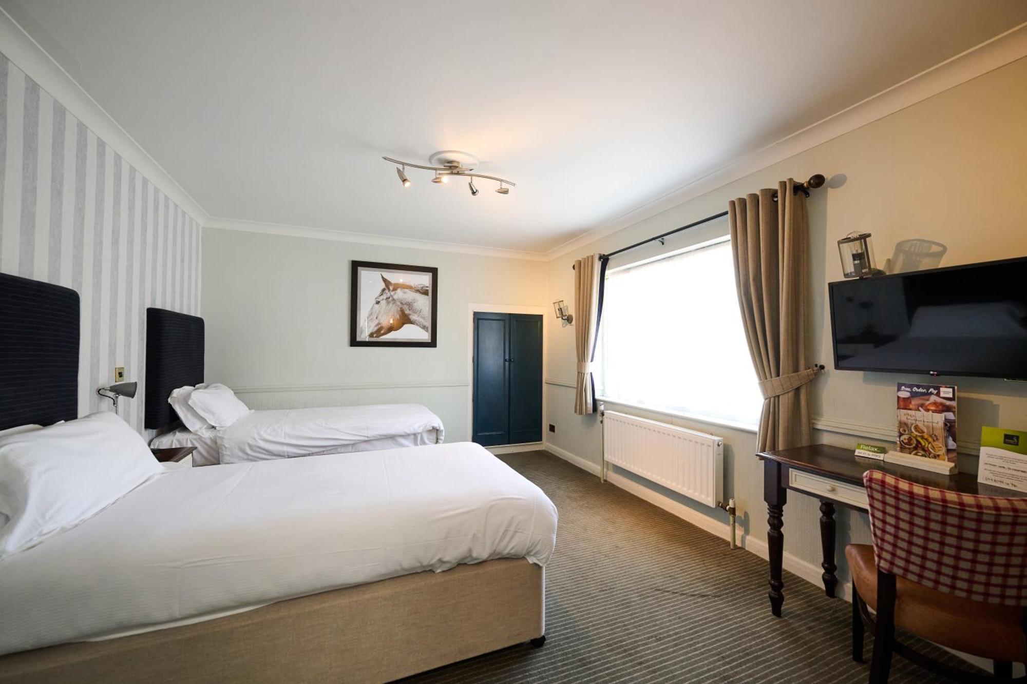White Hart, Newmarket By Marston'S Inns Екстер'єр фото