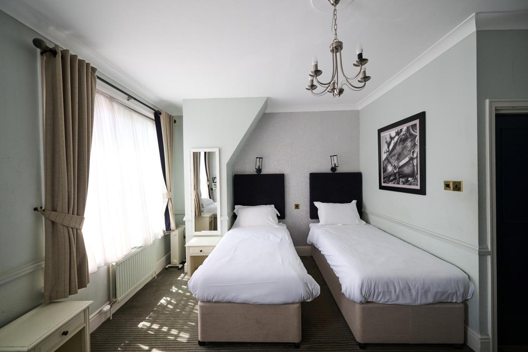 White Hart, Newmarket By Marston'S Inns Екстер'єр фото
