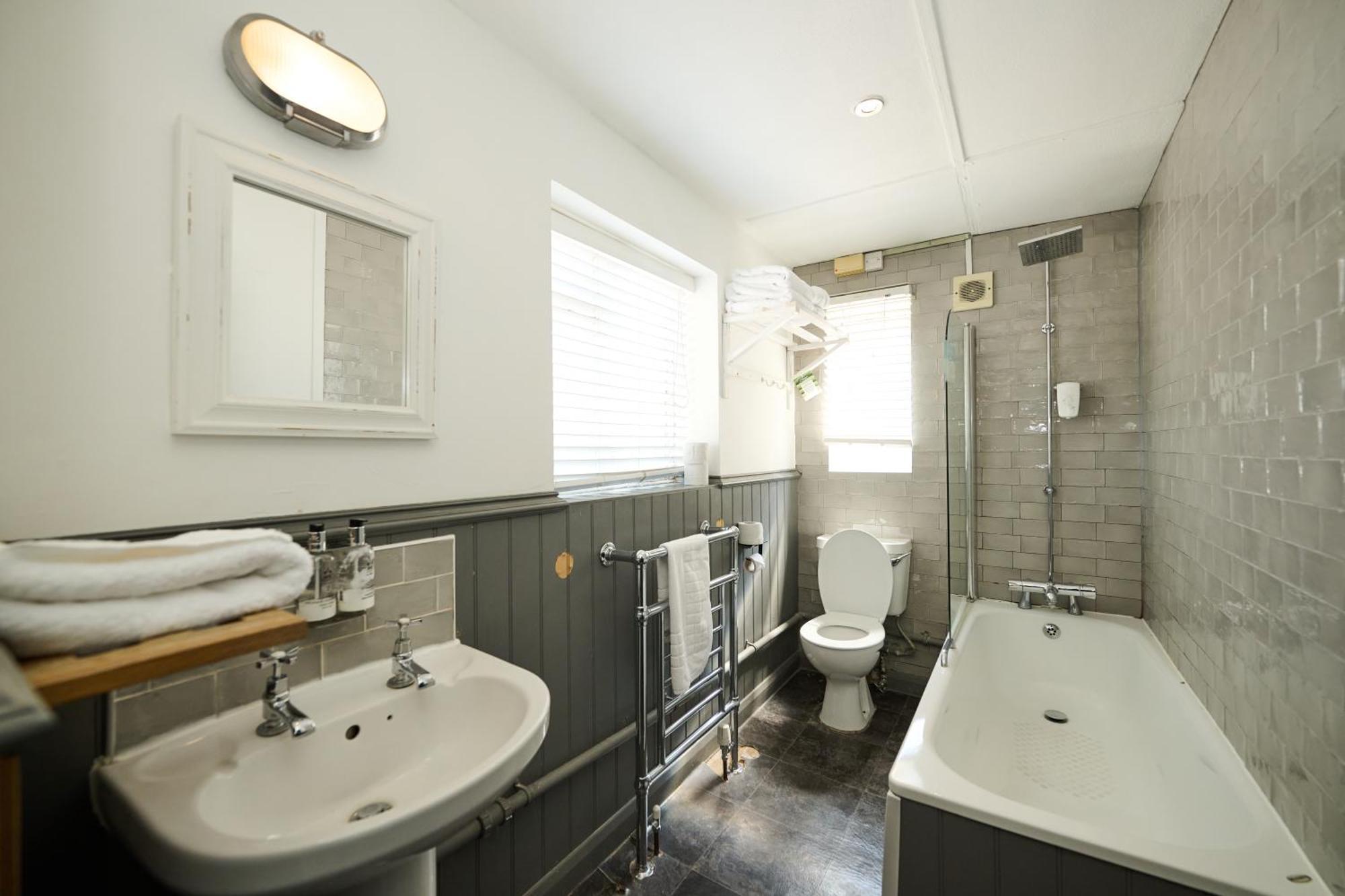 White Hart, Newmarket By Marston'S Inns Екстер'єр фото