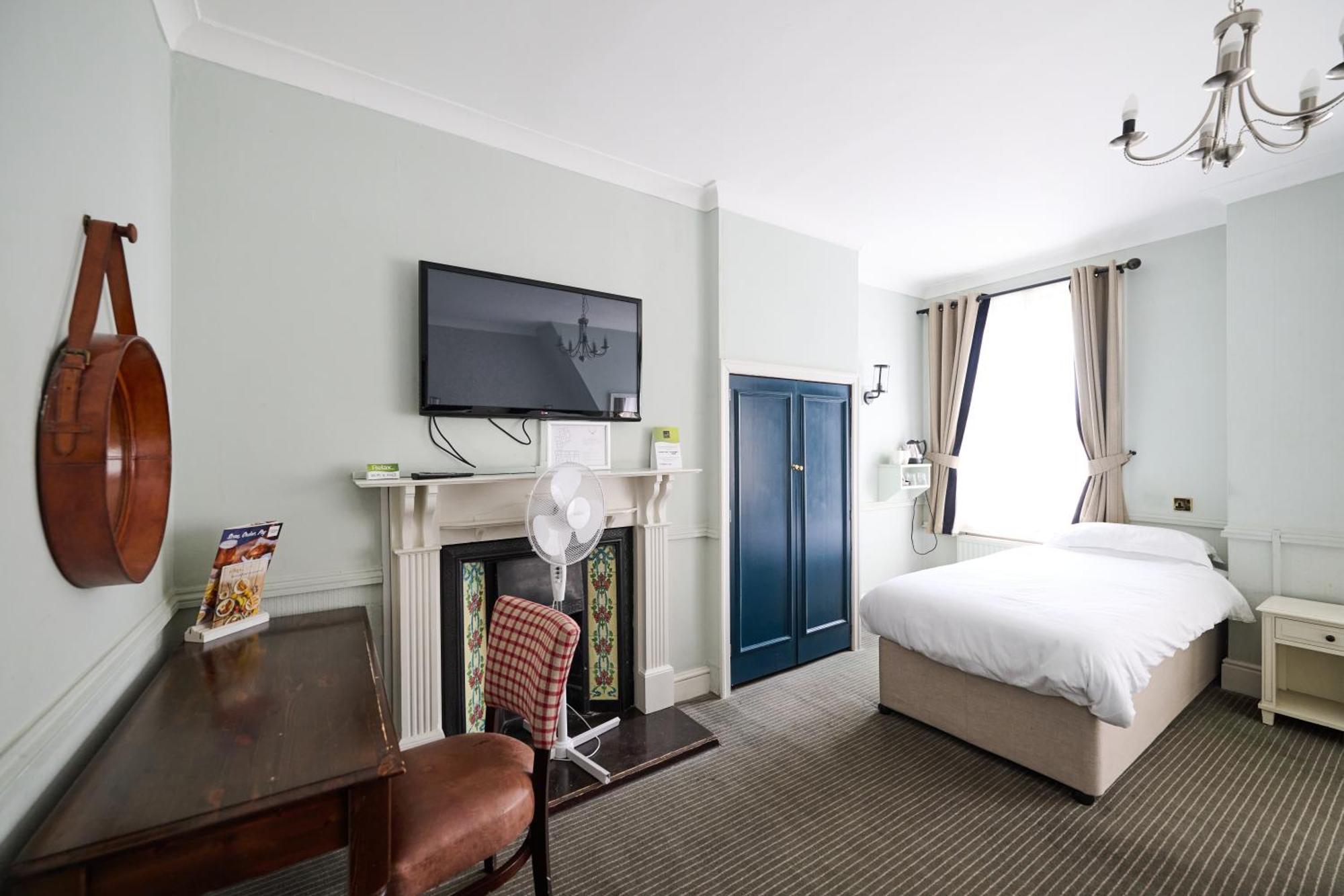 White Hart, Newmarket By Marston'S Inns Екстер'єр фото